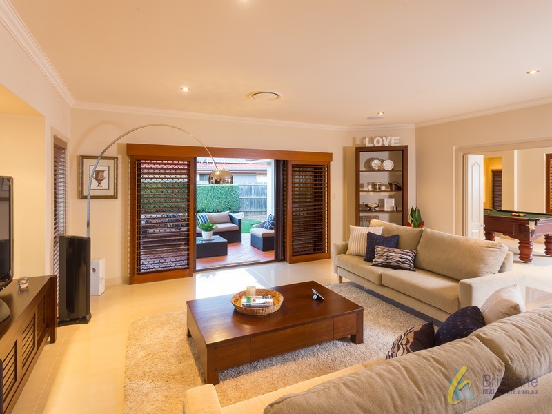 27 Glenwood Place, Moggill QLD 4070