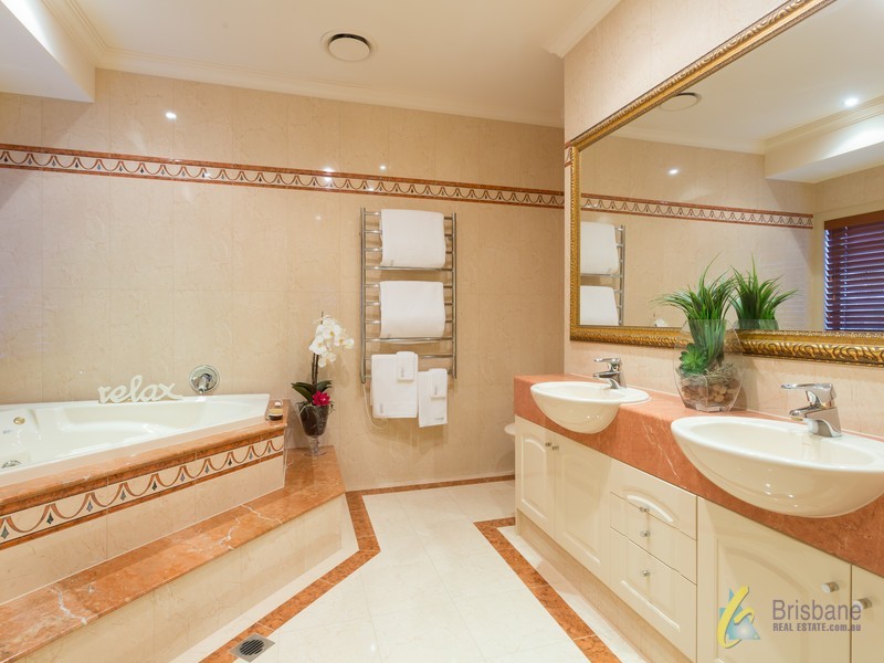 27 Glenwood Place, Moggill QLD 4070