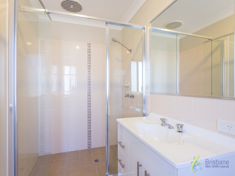 20 Oak Leaf St, Springfield Lakes QLD 4300