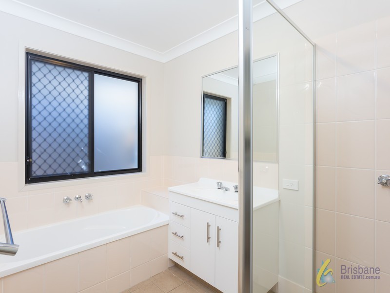 20 Oak Leaf St, Springfield Lakes QLD 4300