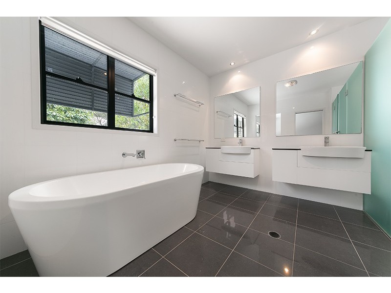 2/111 Elizabeth Street, Toowong QLD 4066