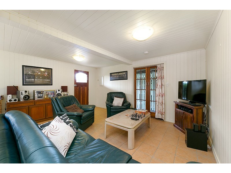 142a Englefield Rd, Oxley QLD 4075