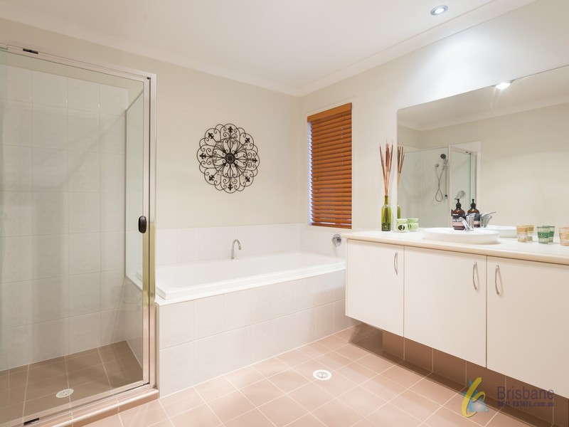 179 Gibson Crescent, Bellbowrie QLD 4070