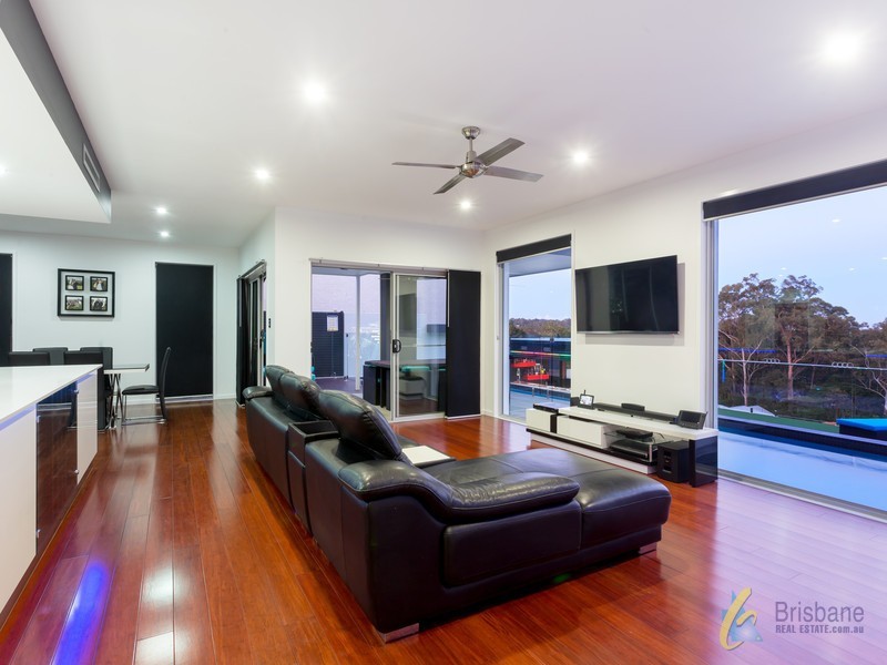 10 Grevillea Close, Chapel Hill QLD 4069