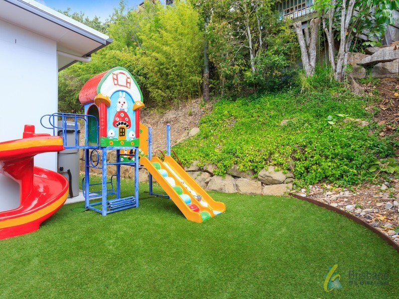 10 Grevillea Close, Chapel Hill QLD 4069