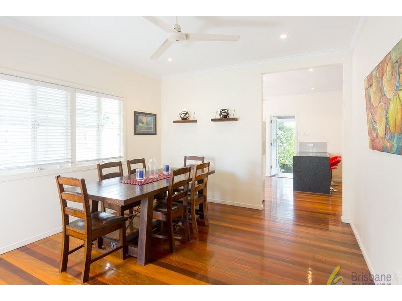 99 Englefield Road, Oxley QLD 4075