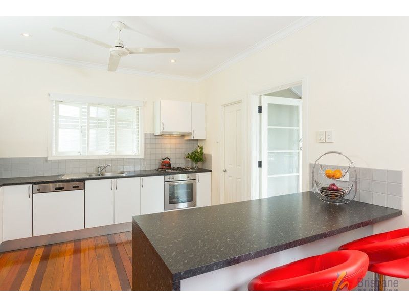 99 Englefield Road, Oxley QLD 4075