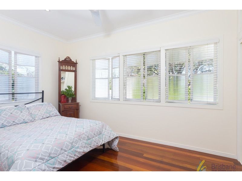 99 Englefield Road, Oxley QLD 4075