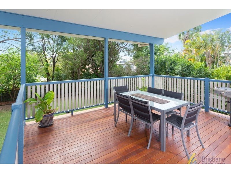 99 Englefield Road, Oxley QLD 4075