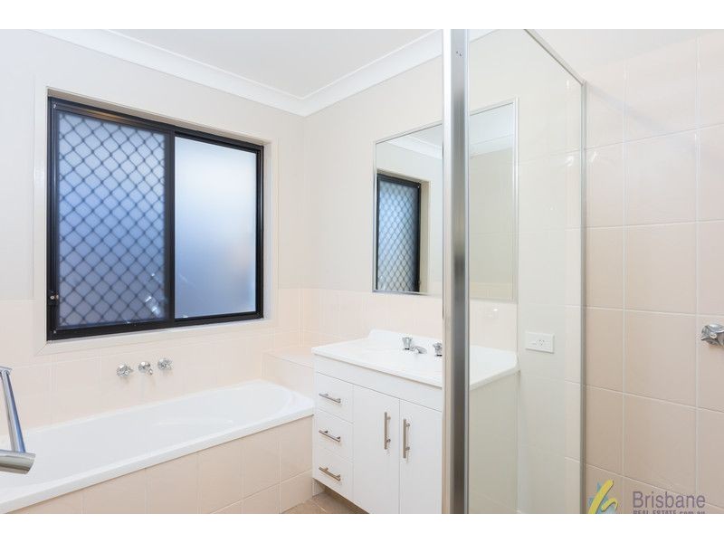 20 Oak Leaf Street, Springfield Lakes QLD 4300