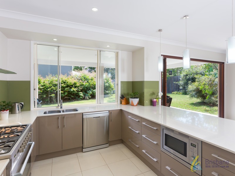 16 Lorikeet Close, Fig Tree Pocket QLD 4069