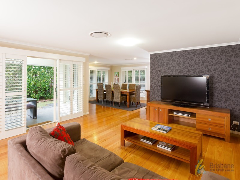 8 Cromwell Close, Brookfield QLD 4069