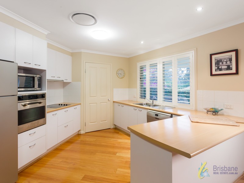 8 Cromwell Close, Brookfield QLD 4069