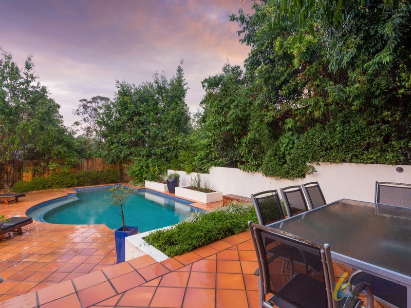 8 Cromwell Close, Brookfield QLD 4069