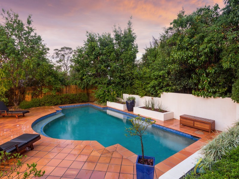 8 Cromwell Close, Brookfield QLD 4069