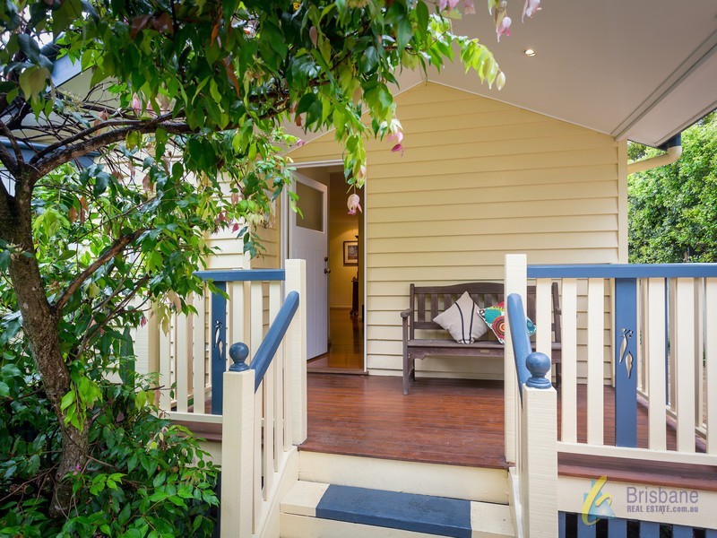 8 Mortlake Road, Graceville QLD 4075