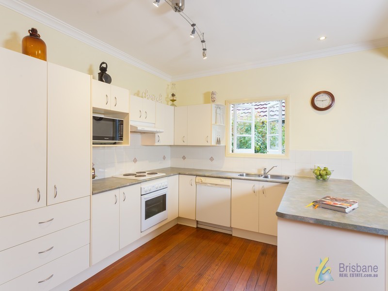 8 Mortlake Road, Graceville QLD 4075