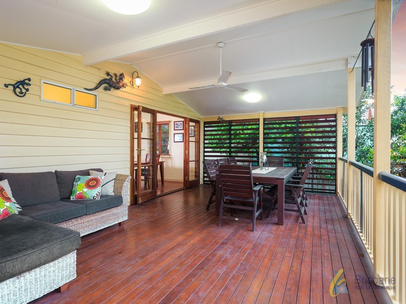 8 Mortlake Road, Graceville QLD 4075