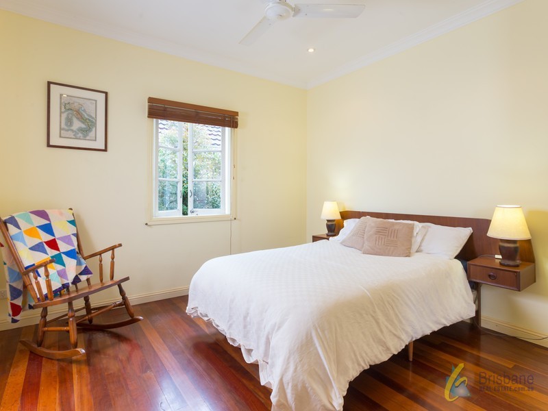 8 Mortlake Road, Graceville QLD 4075