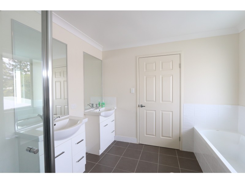 43 Gordon Tce, Indooroopilly QLD 4068