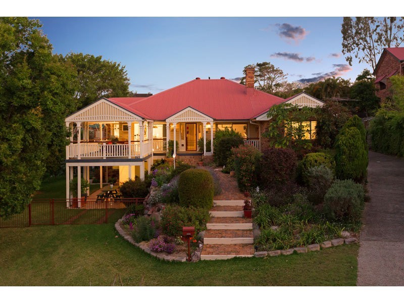 2 Coburn Court, Brookfield QLD 4069
