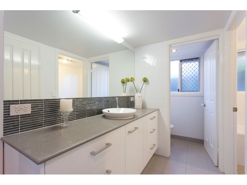 2 Coburn Court, Brookfield QLD 4069