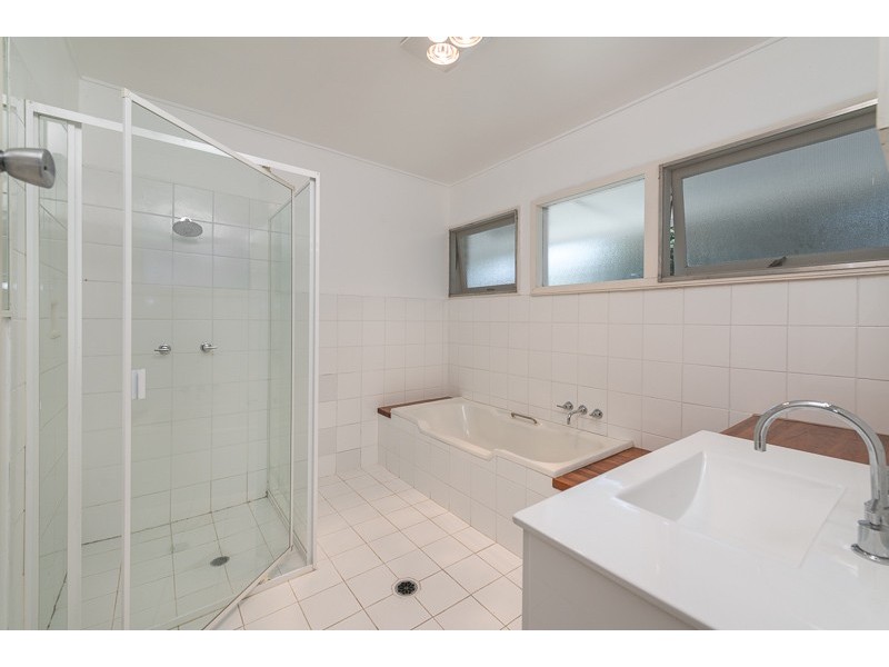 9 Canongate Street, Kenmore QLD 4069