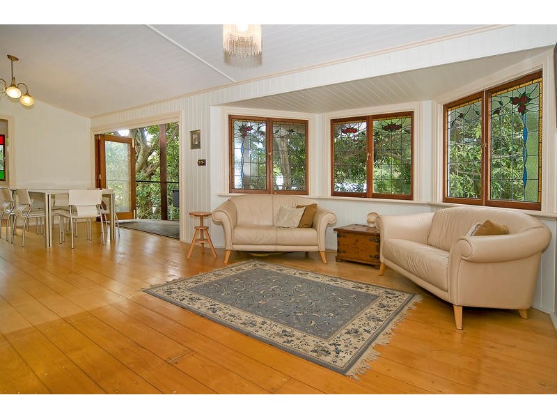 6 Oconnor street, Oxley QLD 4075