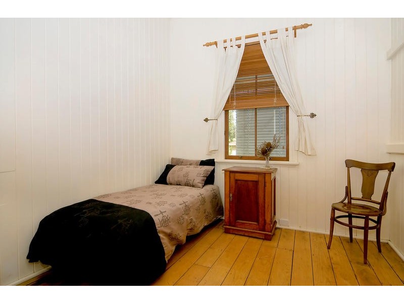 6 Oconnor street, Oxley QLD 4075