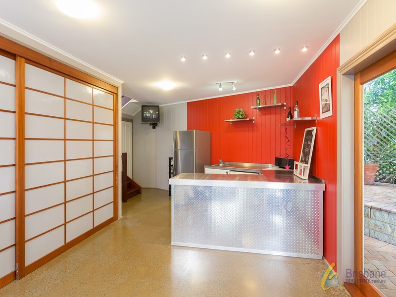 6 Oconnor street, Oxley QLD 4075