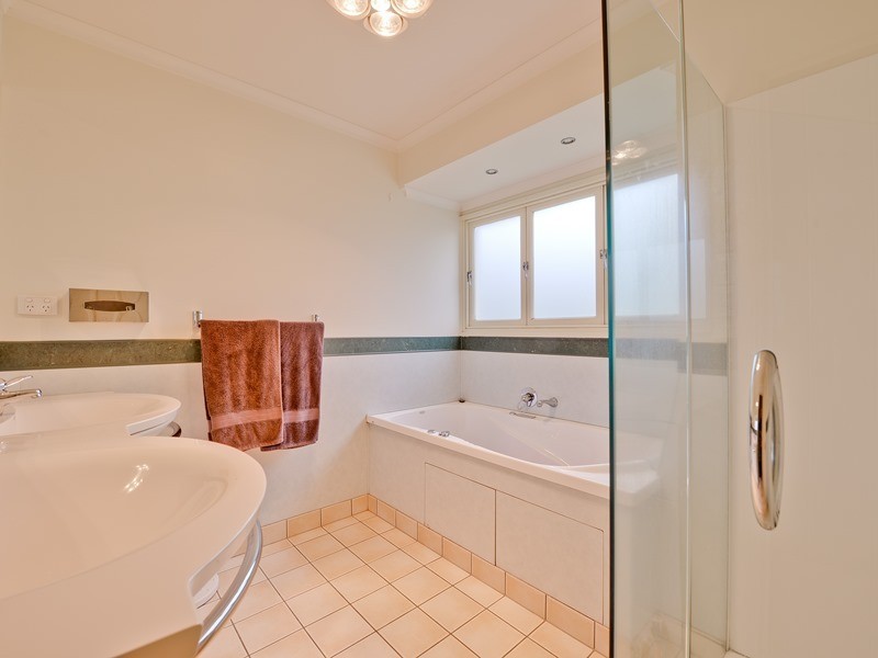 22 Aberfoyle Street, Kenmore QLD 4069