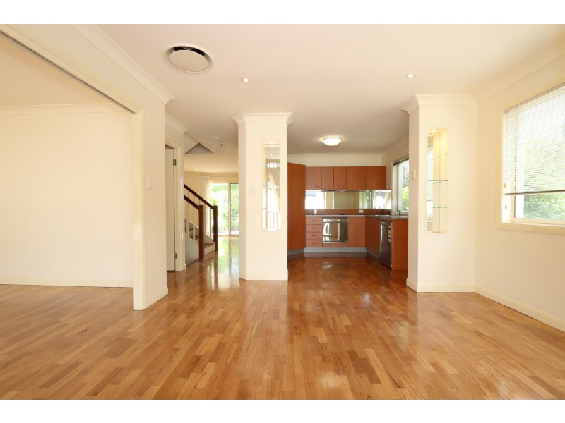 25 Clarence Road, Indooroopilly QLD 4068