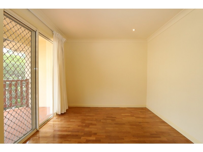 25 Clarence Road, Indooroopilly QLD 4068