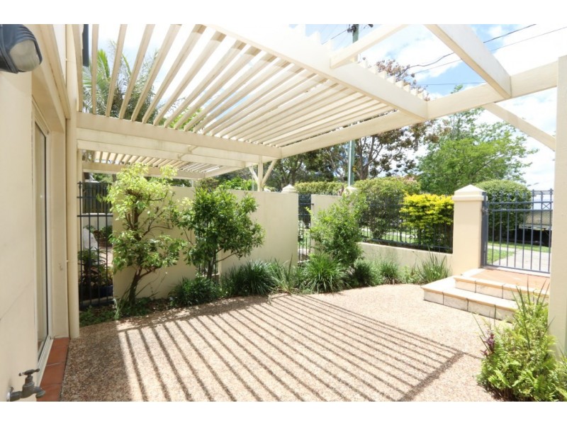 25 Clarence Road, Indooroopilly QLD 4068