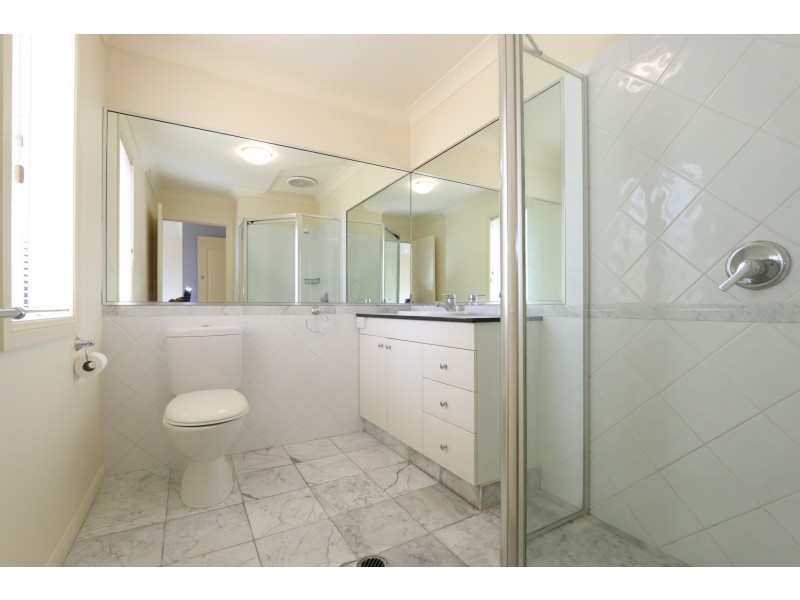 25 Clarence Road, Indooroopilly QLD 4068
