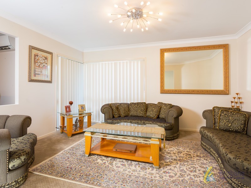 18 Cook St, Forest Lake QLD 4078