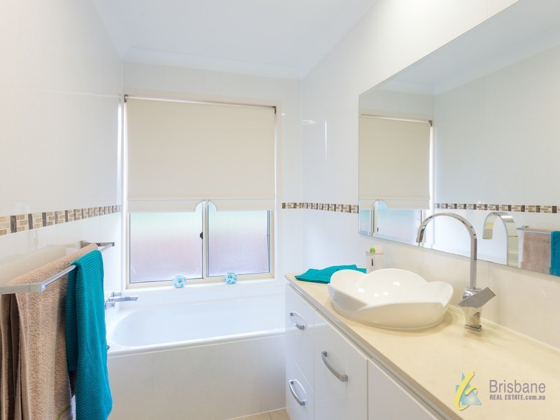 18 Cook St, Forest Lake QLD 4078