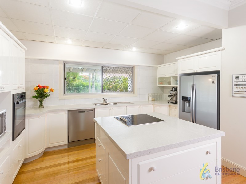 30 Mukurta Street, Chapel Hill QLD 4069