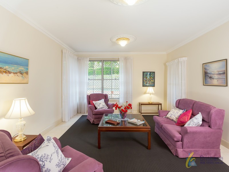 30 Mukurta Street, Chapel Hill QLD 4069