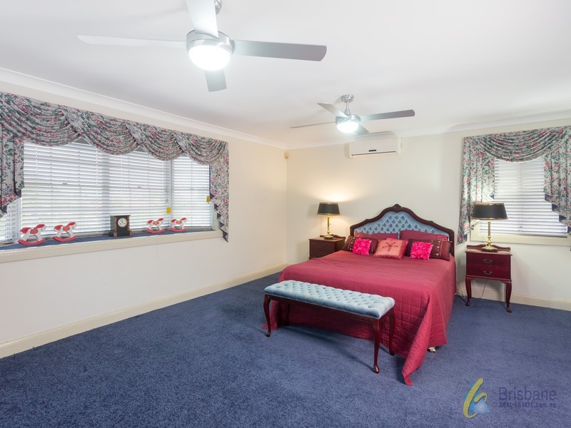 30 Mukurta Street, Chapel Hill QLD 4069