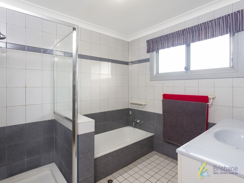 30 Mukurta Street, Chapel Hill QLD 4069