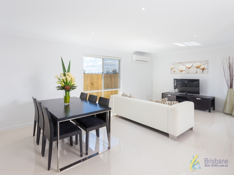 8 Robert Jones St, Redbank Plains QLD 4301