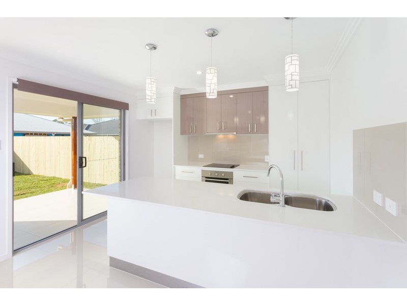 8 Robert Jones St, Redbank Plains QLD 4301