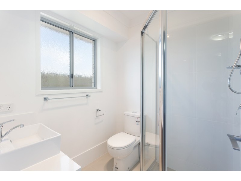 8 Robert Jones St, Redbank Plains QLD 4301