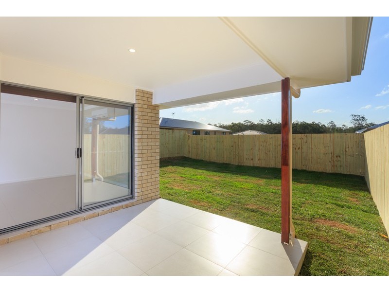 8 Robert Jones St, Redbank Plains QLD 4301