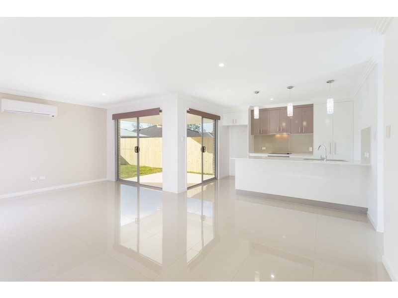 8 Robert Jones St, Redbank Plains QLD 4301