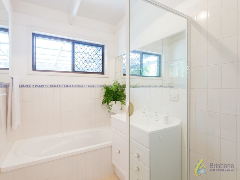 50 Carlyle Street, Seventeen Mile Rocks QLD 4073