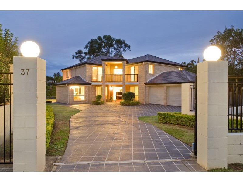 37 Margaret Court, Kenmore QLD 4069