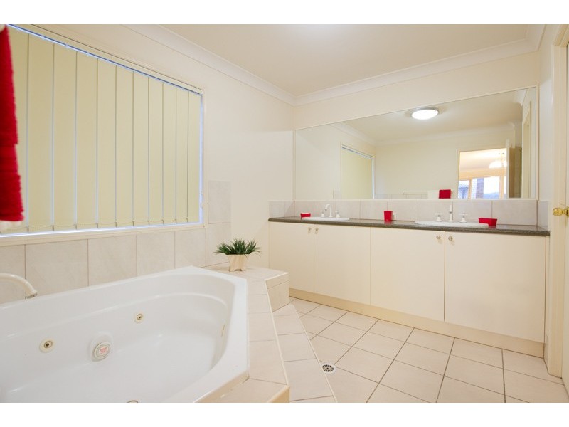 37 Margaret Court, Kenmore QLD 4069