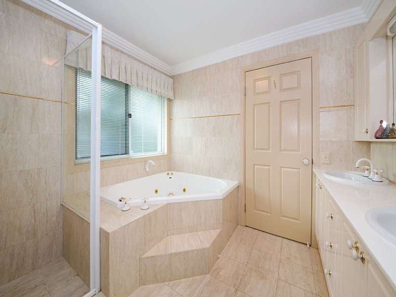 15 Wendouree Crescent, Westlake QLD 4074